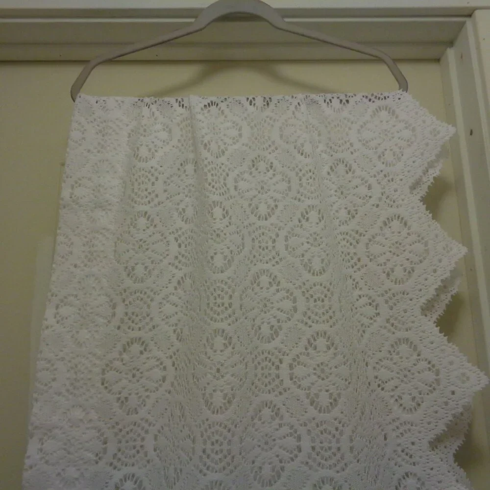 VINTAGE WHITE LACEY THICK LONG VALANCE